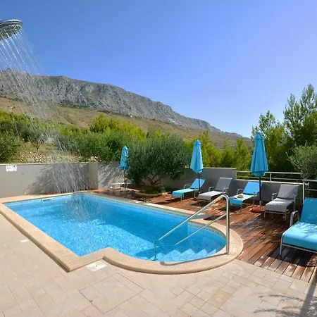 Appartamento Delux Jacuzzi & Heated Pool