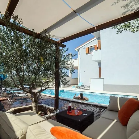 Appartamento Delux Jacuzzi & Heated Pool Dugi Rat