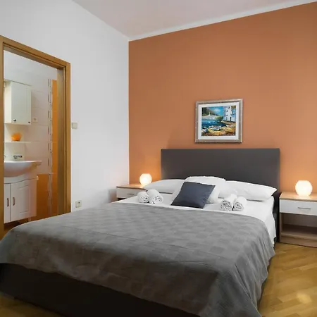 Delux Jacuzzi & Heated Pool Appartamento