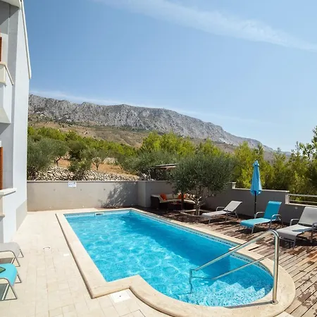 Appartamento Delux Jacuzzi & Heated Pool