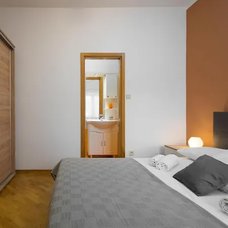 Delux Jacuzzi & Heated Pool * Dugi Rat